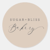 ライトブラウンモダンベージュ手書きスクリプトベーカリー ラウンドシール (正面)