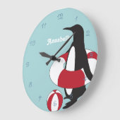 ライトブルーかわいいマンガペンギンのスイミングキッズ ラージ壁時計 (傾斜)