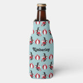 ライトブルーかわいい漫画ペンギン泳ぐ子供の名前 ボトルクーラー (ボトル正面)