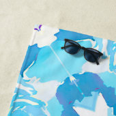 ライトブルーとホワイトの抽象芸術ブラシストローク ビーチタオル (インサイチュ)