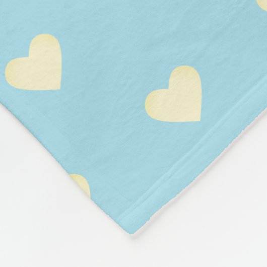ライトブルーにハート模様が描かれた可愛いリトルエンジェル フリースブランケット (角)
