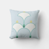 ライトブルーに白ユリの花の模様 クッション (正面)