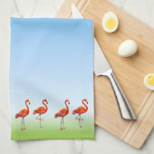 ライトブルーのグラデーションの美しいピンクのフラミンゴ キッチンタオル (四つ折り)