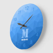 ライトブルーのグラデーションジオメトリメッシュパターンモノグラム ラージ壁時計 (傾斜)