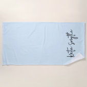 ライトブルーのスクリプト名かわいい ビーチタオル (正面)