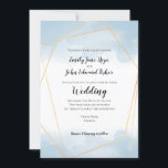 ライトブルーの水彩ゴールド幾何学模様の結婚式 招待状<br><div class="desc">シンプルなゴールドの幾何学フレームに、簡単にカスタマイズできる黒いテキストが特徴の、モダンで夏らしいデザイン。ゴールドの幾何学模様は裏面まで続いており、ライトブルーの水彩が上と下の縁に沿ってホワイトに変化しています。同じ色が裏面にも部分的に使用されています。テキストの色は、さらにカスタマイズするオプションをクリックすることで変更できます。また、結婚式の招待状に個別のゲスト名と住所のステッカーを使用することもできます。</div>