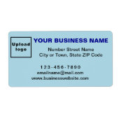 ライトブルーの発送ラベル上のビジネスブランド ラベル (正面)