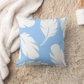 ライトブルーの白い羽装飾用クッション クッション (ブランケット)