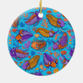 ライトブルーの背景にトリロビテス(キッズパターン) セラミックオーナメント (裏面)