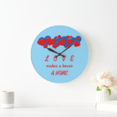 ライトブルーの背景に赤と青のラブハート ラージ壁時計 (ホーム)