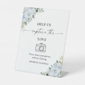 ライトブルーの花柄の「Help Us Capture The Love」サイン 台座サイン (正面)