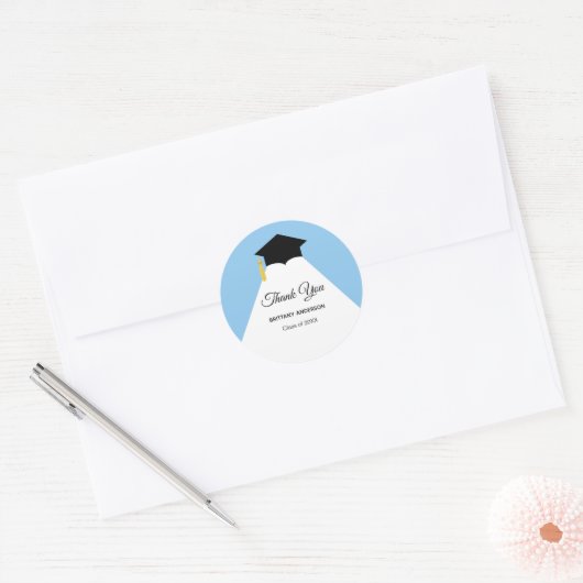 ライトブルーエレガントとホワイトでの卒業ありがとうございました ラウンドシール (封筒)