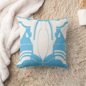 ライトブルークラシカルオン白地中海のモチーフ クッション (ブランケット)