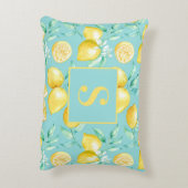 ライトブルーモノグラムにかわいいイエローレモンパターン アクセントクッション (裏面(縦))