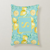 ライトブルーモノグラムにかわいいイエローレモンパターン アクセントクッション (正面(垂直))