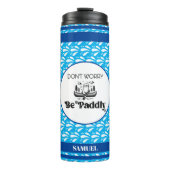 ライトブルーレトロパターンカヌートター名前をカスタムする タンブラー (正面)