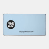 ライトブルー | カスタムビジネス ロゴ 名前、スローガン デスクマット (正面)