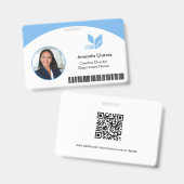 ライトブルーQRバーコード付き社員写真IDカード バッジ (正面&裏面)