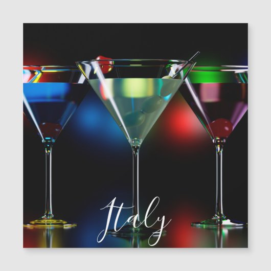 ライト違う付きマルティーニ眼鏡のカクテル (正面)