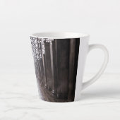 ライト、シャドウ、シンメトリ – セピア カフェラテマグ (右)