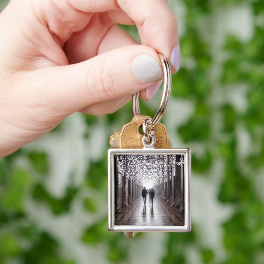 ライト、シャドウ、シンメトリ – セピア キーホルダー (手)