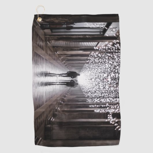 ライト、シャドウ、シンメトリ – セピア ゴルフタオル (正面)