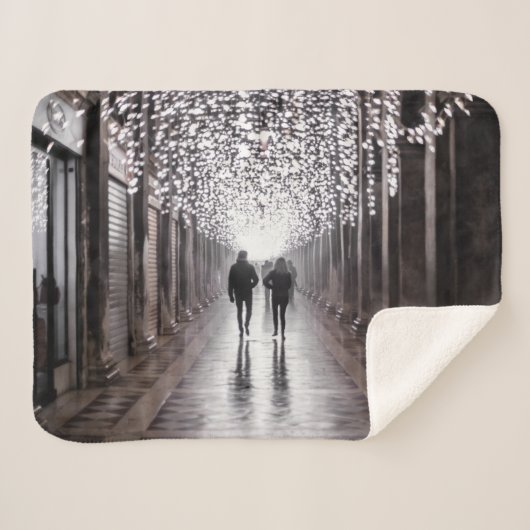 ライト、シャドウ、シンメトリ – セピア シェルパブランケット (正面(横))