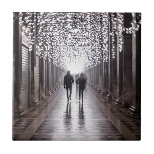 ライト、シャドウ、シンメトリ – セピア タイル (正面)