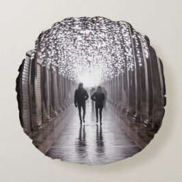 ライト、シャドウ、シンメトリ – セピア ラウンドクッション