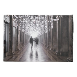 ライト、シャドウ、シンメトリ – セピア 枕カバー