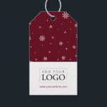ライト&スノーレッドMerry Christmasのビジネスロゴ ギフトタグ<br><div class="desc">この祝赤いスタイリッシュクリスマスのギフトのラベルでカスタムのシーズン。このデザインは「メリークリスマス」の文字とフェスティバルのスノーフレークと裏面側にロゴプレート付きのストリングライトを備えている。会社のロゴを追加し、文字をパーソナライズすることができる。私のショップBaraBomStudioでは、さらに休日のビジネス用品が利用可能である。</div>