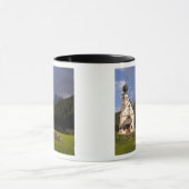 ライヌイという,孤立した美しい教会 マグカップ (中央)