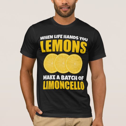 ライフが手に持つ場合は、レモンのバッチLimoncelloを作成 Tシャツ (正面)