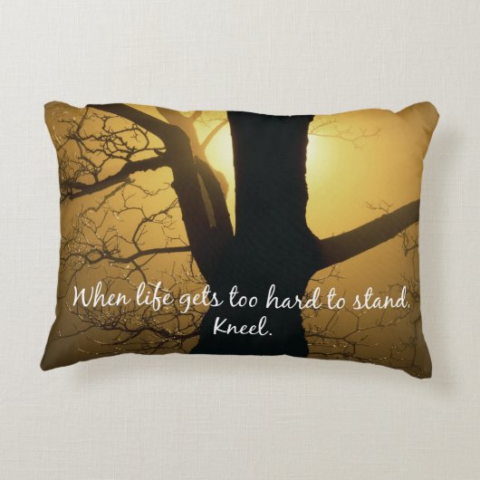ライフが立つには懸命を取得する場合は、Kneel引用文 アクセントクッション (裏面)