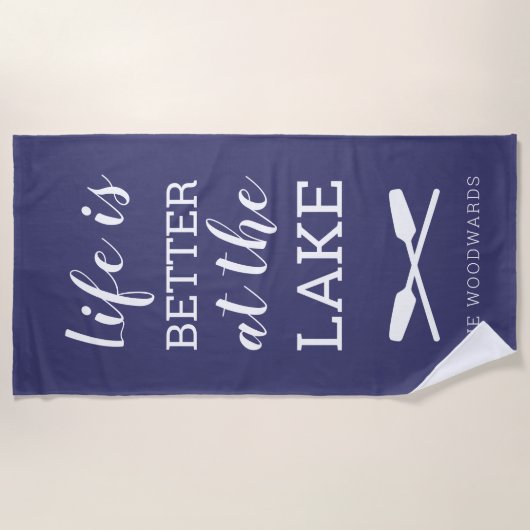 ライフは湖で良いタイポグラフィネイビーブルー ビーチタオル (正面)