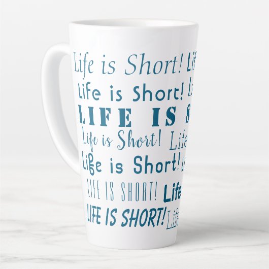 "ライフは短い"やる気を起こさせる海ブルータイポグラフィ カフェラテマグ (左アングル)