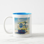 ライフガードタワー|の南ビーチ、マイアミ、Fl ツートーンマグカップ (左)