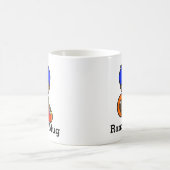 ライフセーバーとビーチボールを持つ可愛いライフガードボーイ コーヒーマグカップ (中央)