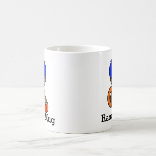 ライフセーバーとビーチボールを持つ可愛いライフガードボーイ コーヒーマグカップ (中央)