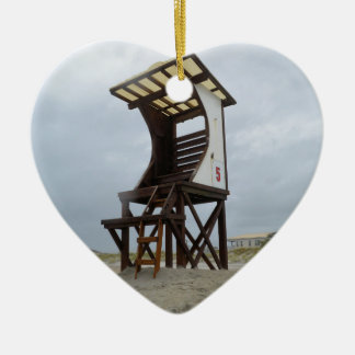 ライフセービングの立場のWrightsvilleのビーチNC セラミックオーナメント