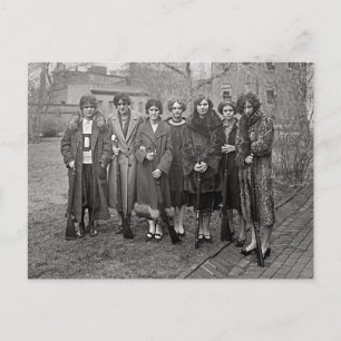 ライフルを持つ少女たち 1925年 ポストカード