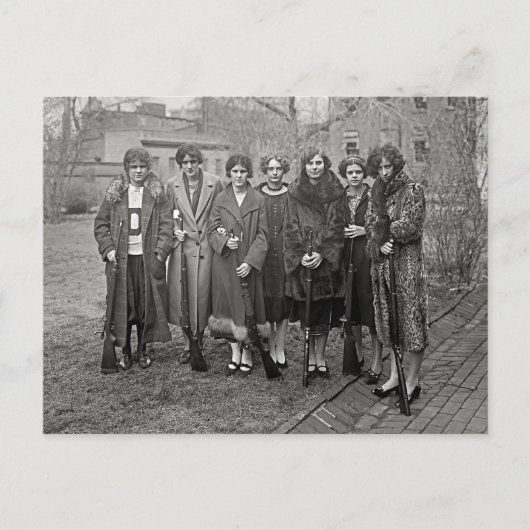 ライフルを持つ少女たち 1925年 ポストカード (正面)