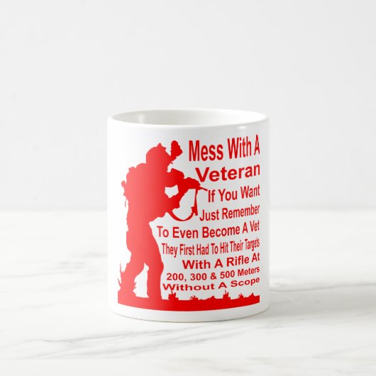 ライフル銃で標的を狙った獣医が コーヒーマグカップ (中央)