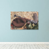 ライフル、軍隊カバー、水筒 キャンバスプリント (インサイチュ (ウッドフロア))