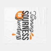 ライフ前向きメッセージ – サワーからスウィートへ フリースブランケット (正面(横))