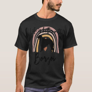 ライフ・ベター・ボルゾイ・レインボー・ドッグ・ウィメンズ Tシャツ