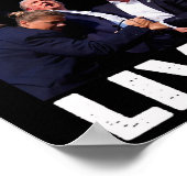 ライブドナルドトランプマグショット – 決して降伏 ポスター (角)