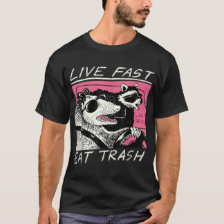 ライブファースト食べクスおもしろいレトロラクーンオポッサム Tシャツ