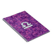 ライブラリ〔占星術の〕十二宮図シンボル明るい赤紫色デジタル迷彩柄 ノートブック (右側)