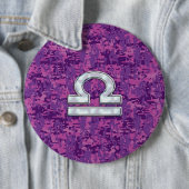 ライブラリ〔占星術の〕十二宮図シンボル明るい赤紫色デジタル迷彩柄 缶バッジ (インサイチュ)